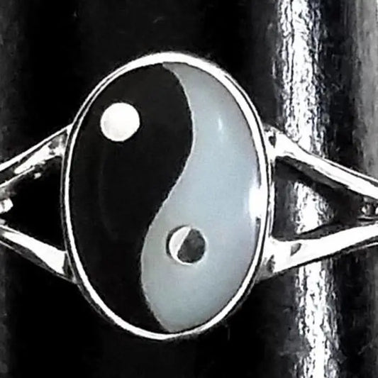 Ring Yin-Yang Inlaid mother of pearl