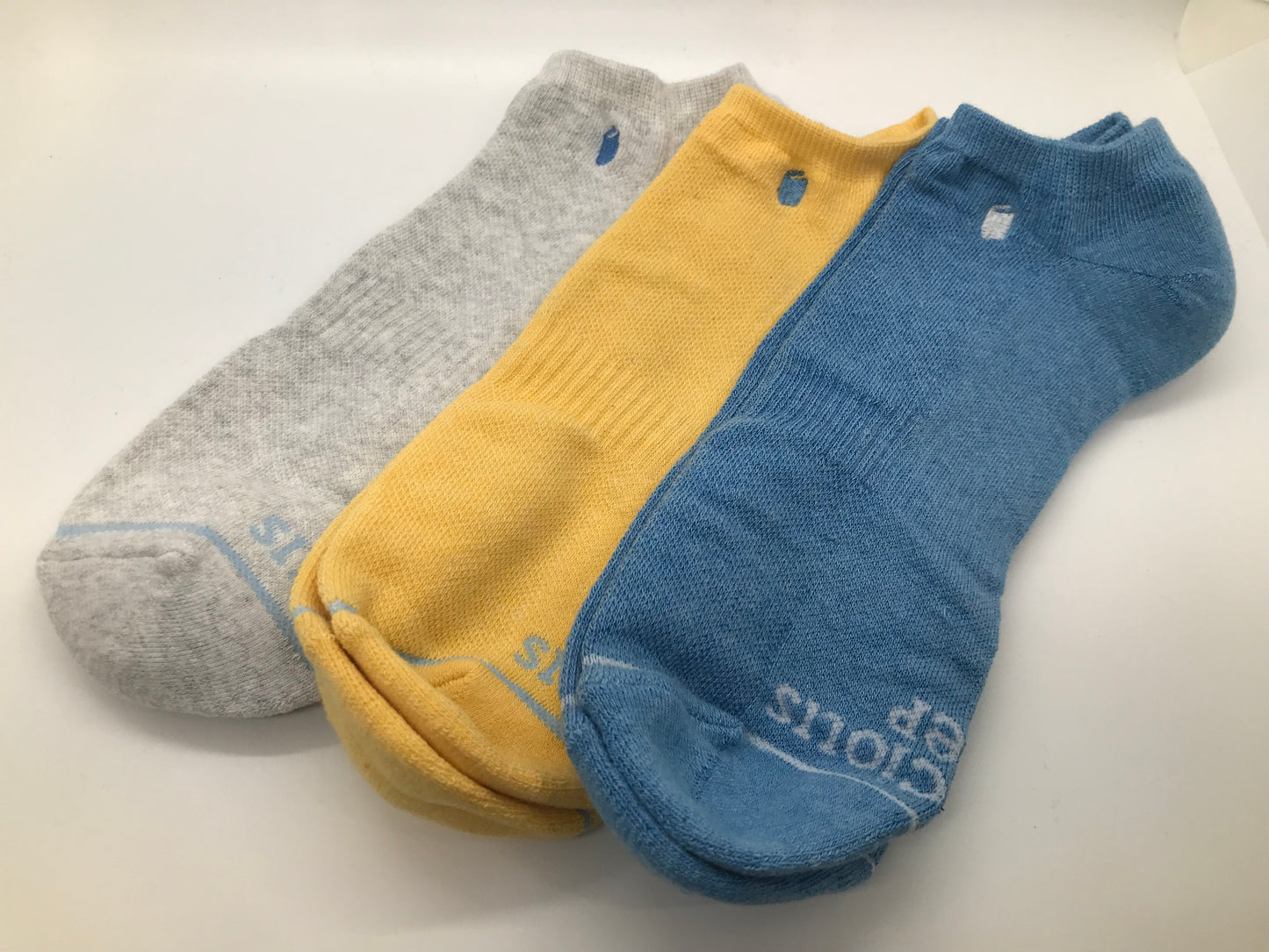 SS Adult Ankle Socks that Give Books