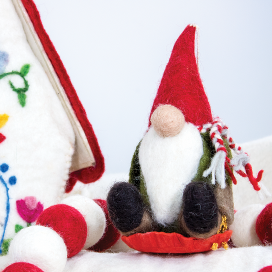 Felt Orn: Sledding Gnome