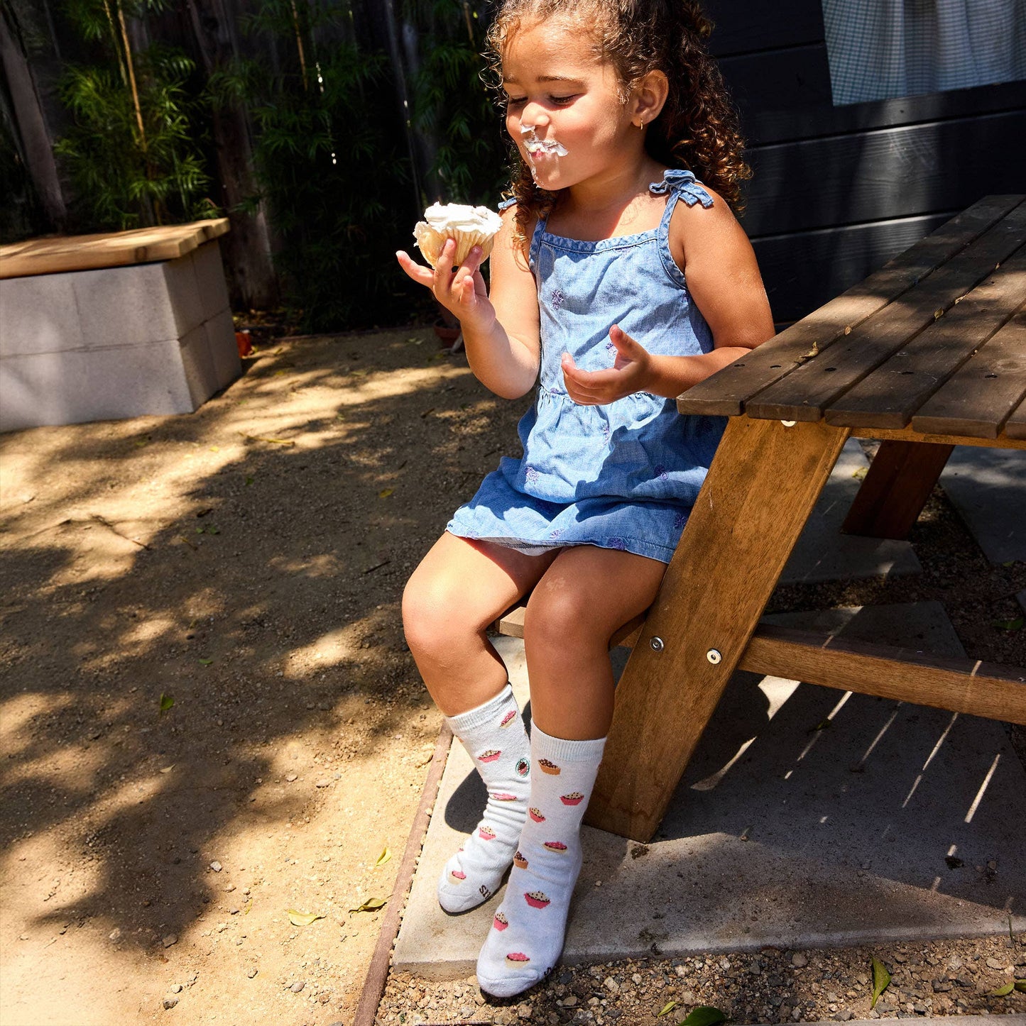 Kids Socks that Provide Meals (Blue Cupcakes): Preschool