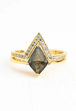 Load image into Gallery viewer, Perfectly-Paired Labradorite and Gold Ring Set
