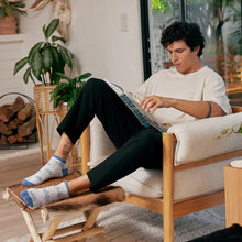 Load image into Gallery viewer, Adult Ankle Socks That Give Books
