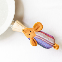Load image into Gallery viewer, Mouse Skillet Handle Holder
