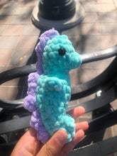 Load image into Gallery viewer, Seahorse Keychain
