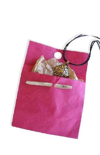 Gift envelope with paper enclosures