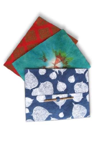 Gift envelope with paper enclosures