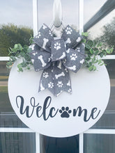 Load image into Gallery viewer, Welcome Paw Print Door Hanger
