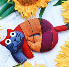 Load image into Gallery viewer, Heatable Spiced Cat Trivet

