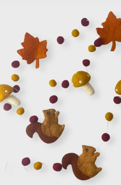 Squirrel Garland w/Mushroom & Leaves Felt