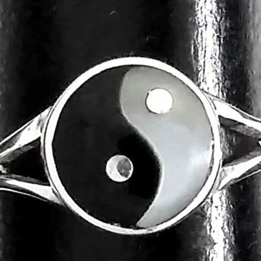 Ring Yin-Yang Inlaid mother of pearl