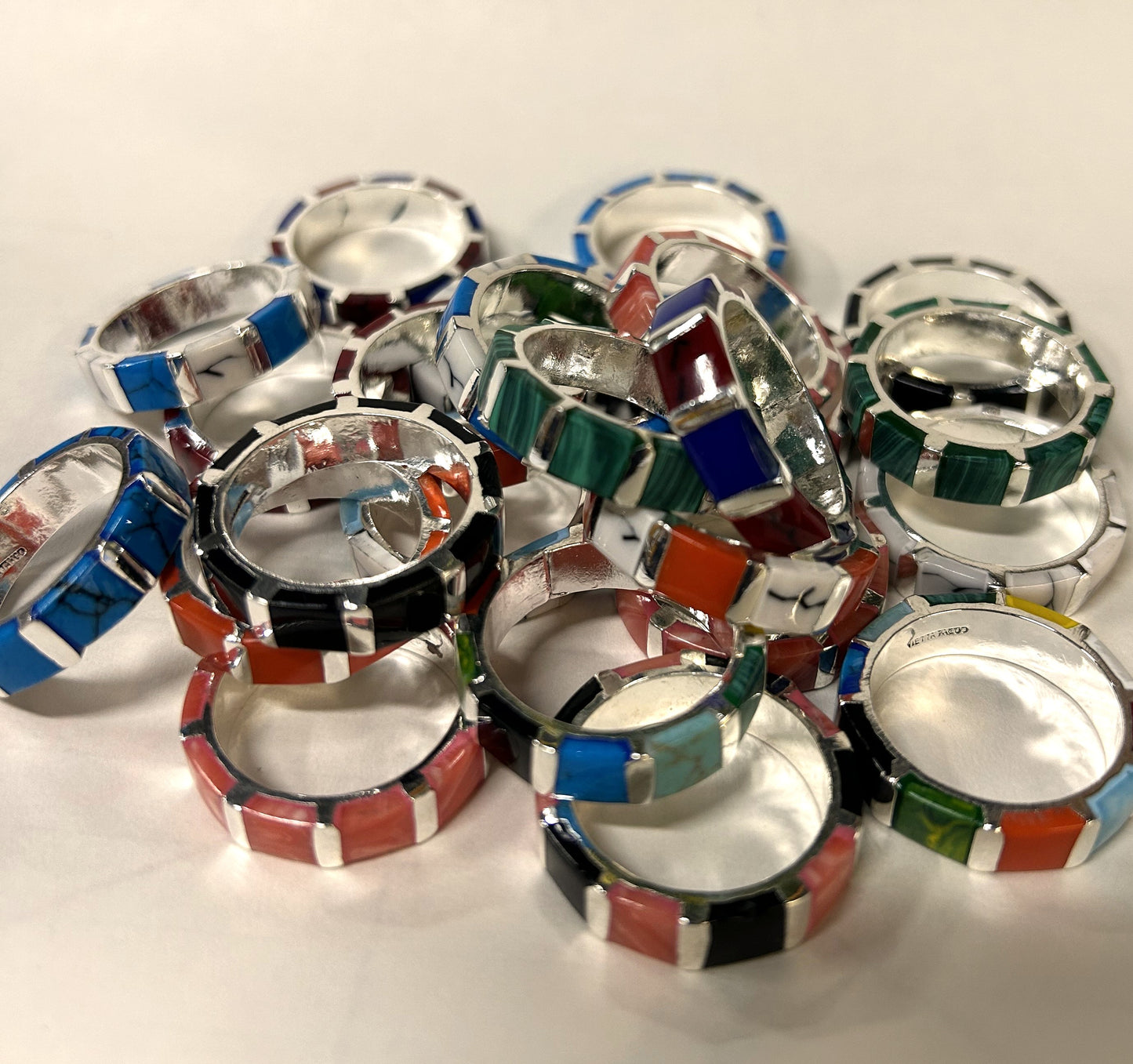 Unbroken Chain Stone inlaid Ring