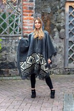 Load image into Gallery viewer, Adult Comodo Poncho
