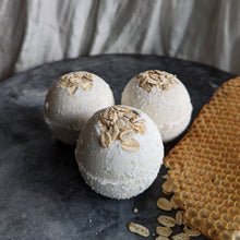 Load image into Gallery viewer, Oat and Honey | Natural Bath Bomb
