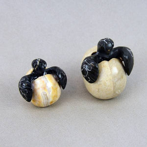 Marble/Onyx Turtle in Egg – M