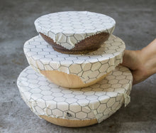Load image into Gallery viewer, Beeswax Wraps Beeginner Set
