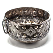Load image into Gallery viewer, Hammered Metal Bowls with Round Handles
