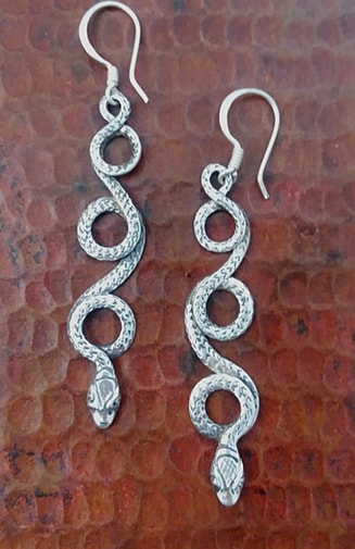 White Metal Snake Design Jewelry